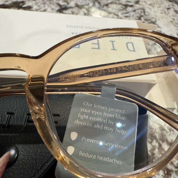 DIFF Blue Light Blocking Glasses - Picture 10 of 11